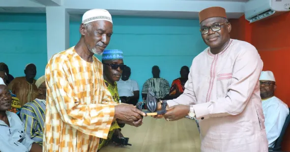 Ibrahim Konaté (à droite) a reçu le soutien des sages 